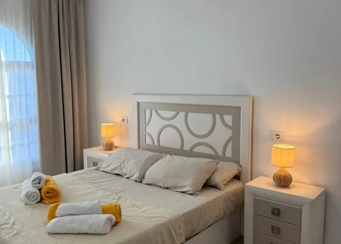 Seaside Paradise - 2 Bedroom Apartment With Ocean Views & Air Conditioning In Playa San Juan