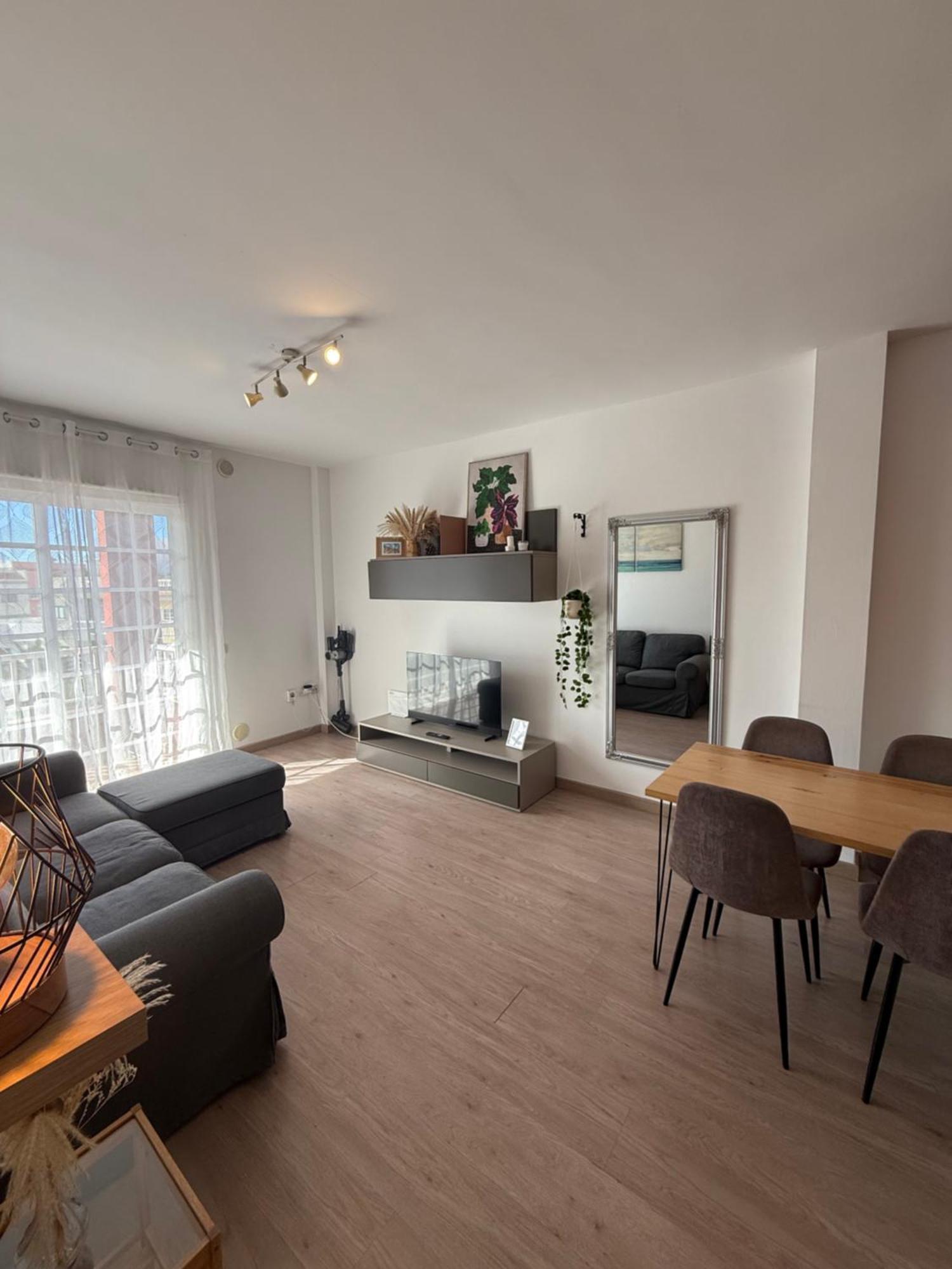 Apartment Seaside Paradise - 2 Bedroom With Ocean Views & Air Conditioning In