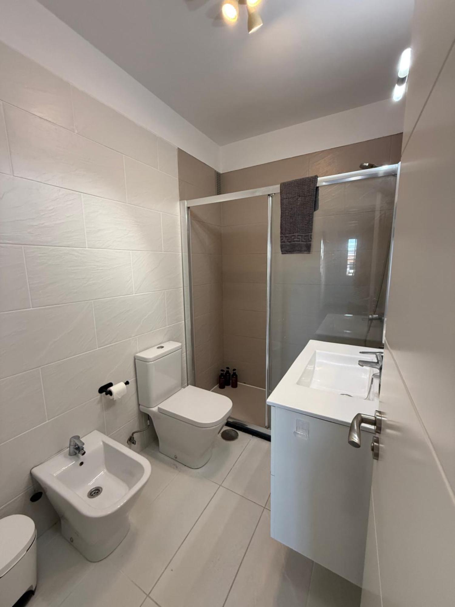 Apartment Seaside Paradise - 2 Bedroom With Ocean Views & Air Conditioning In *